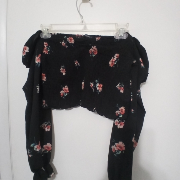 Forever 21 Y2K long sleeve Floral Cold Shoulder Crop Top - Picture 6 of 12